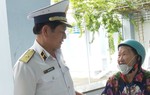 Vùng 4 Hải quân khám bệnh và cấp thuốc miễn phí cho gia đình chính sách 