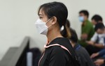 Mẹ cháu bé 3 tuổi bị đóng đinh vào đầu thừa nhận một số lần thấy bị cáo đánh con gái mình