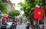 Hà Nội: UBND phường phát cờ Tổ quốc không đúng quy chuẩn cho người dân treo