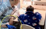 Bố gãy tay vì kèm con làm bài tập về nhà