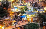 Ngôi làng độc nhất vô nhị: Mái nhà trở thành đường đi lại của cư dân