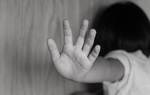 Bé gái 12 tuổi nghi bị xâm hại từ bạn quen trên mạng