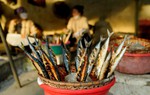 Những phụ nữ thủy chung với nghề cá nướng ở Hộ Độ