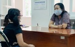 Bé gái "bị bắt ngủ cùng bạn trai của mẹ" được tòa giao cho ba nuôi dưỡng