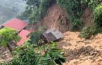 Lũ quét rạng sáng cuốn trôi cháu bé 4 tháng tuổi
