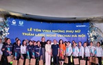 Unilever thăm hỏi và hỗ trợ phụ nữ, đồng bào chịu ảnh hưởng của bão lũ
