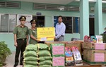 Phụ nữ Công an Hưng Yên: Về nguồn và hỗ trợ trẻ mồ côi miền Tây