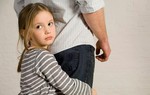 3 câu nhiều cha mẹ hay nói khiến con nhút nhát, thiếu tự tin