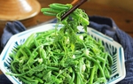 Loại rau "đặc sản" giàu chất xơ, giúp giải độc, lại cực ít phun thuốc nhưng 2 kiểu người cấm ăn