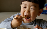 4 thói quen xấu khi ăn của trẻ cần loại bỏ