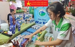 Người tiêu dùng trải nghiệm các sản phẩm tinh hoa hàng Việt Nam
