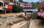 Hậu đêm trắng chạy lũ ở Kỳ Sơn: "Không còn cái gì có thể sử dụng được nữa, hư hỏng hết cả rồi"