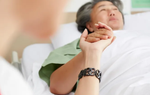 Di nguyện của mẹ chồng làm vợ chồng tôi hoang mang