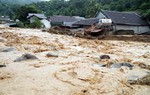 Tìm thấy thi thể bé 4 tháng tuổi bị nước lũ cuốn trôi ở Nghệ An