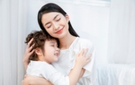 Đêm tân hôn, tôi khóc nghẹn khi nhận món quà từ con riêng của chồng