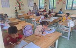 Khó khăn khi vận động học sinh đến trường