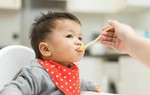 Các thực phẩm không an toàn cho em bé dưới 1 tuổi