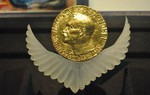 Nobel Hòa bình 2022 được trao cho một cá nhân và hai tổ chức 