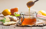 Dùng mật ong chữa đau họng có được không?