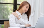 Thói quen độc hại không kém hút thuốc lá của hàng triệu người