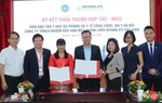 18 nữ sinh viên và bác sĩ nội trú xuất sắc ngành dinh dưỡng của trường Đại học Y Hà Nội nhận học bổng