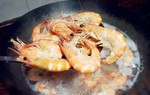 Chuyên gia lý giải có 3 loại bọt cần vớt bỏ, 3 loại nên giữ lại ăn vì tốt cho sức khỏe
