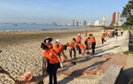 Thu gom rác thải tại khu dân cư, góp phần xây dựng nông thôn mới