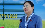 
Đại biểu Quốc hội Hà Thị Nga tiếp xúc cử tri và trao quà cho phụ nữ, trẻ em tỉnh Đồng Tháp