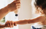 Chăm sóc da cho trẻ bị chàm sữa vào mùa lạnh đúng cách