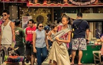 Nhờ bức ảnh của người đi đường, cô bé ăn xin "đổi đời" thành người mẫu nổi tiếng