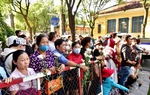 Vụ bé 8 tuổi bị bạo hành tới tử vong: Luật sư tiếp tục kiến nghị tòa thay đổi tội danh với người cha