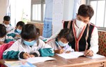 Trao 266 thẻ BHYT cho học sinh dân tộc thiểu số có hoàn cảnh đặc biệt khó khăn