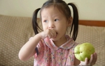 Bé 3 tuổi bị thiếu máu, bác sĩ khuyên mẹ nên cho ăn 1 loại quả 