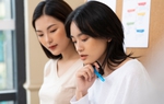 Chăm mẹ chồng 1 năm, em dâu họp gia đình rồi đưa tôi 400 triệu