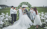 Đám cưới tinh tế trên bãi cỏ và lời mách nhỏ hữu hiệu của cô dâu khi hôn lễ kết thúc