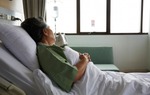Câu nói phũ phàng của anh chồng khi thấy mẹ về quê