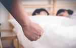 Giúp bạn thân xét nghiệm ADN, người đàn ông phát hiện mình đang nuôi con hộ người khác