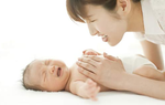 Trẻ sơ sinh bị sôi bụng có sao không?