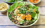Chiều cuối tuần làm bún bò xào thơm ngon nức mũi