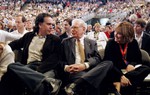 Con trai “thần chứng khoán" không mê đầu tư, Warren Buffett vẫn có cách đào tạo thành triệu phú