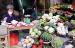 Giá rau xanh tăng mạnh, đắt ngang cả thịt cá