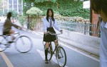 Nữ idol gốc Việt Hanni "lấn lướt" các thành viên khác trong MV mới của NewJeans
