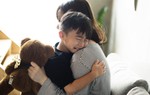 "Mẹ ơi, cái chết có đáng sợ không?" - Câu trả lời của cha mẹ ảnh hưởng đến cuộc đời trẻ