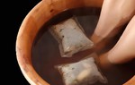 Điều bất ngờ sau 1 tuần ngâm chân bằng ngải cứu trước khi ngủ