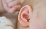 Chăm sóc trẻ bị viêm tai giữa cần lưu ý gì để tình trạng bệnh không tăng nặng?