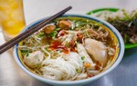 Hoang mang với Clip "Đổ thức ăn thừa của khách vào nồi bún rồi bán lại"