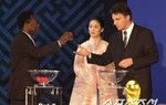 Song Hye Kyo gặp huyền thoại bóng đá Pele ở World Cup 2002