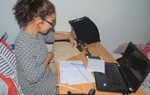 "Tái sinh" quần áo đã qua sử dụng, giảm thiểu rác thải 