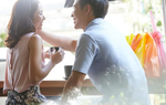 Bật khóc vì hiểu lầm món quà chồng tặng trong ngày đầu đi làm