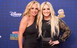 Britney Spears bất ngờ đánh tiếng làm lành với em gái